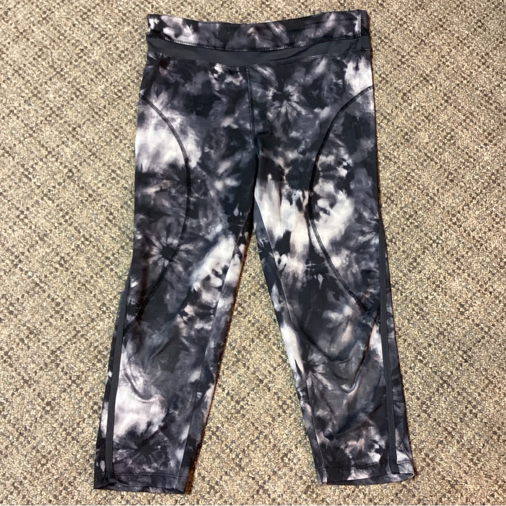 Intrigue Black White Gray Tie Dye Capri Spandex Athletic Leggings * Size Small